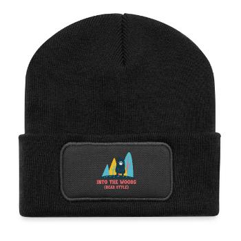 Into the Woods – Bear Style Outdoor Spruch - Recycelte Patch Beanie - Schwarz - Vorne