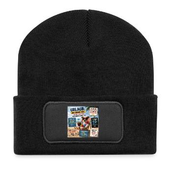 Urlaubsdruck: Hund am Strand - Recycelte Patch Beanie - Schwarz - Vorne