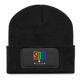 SIX Seven Straßentypografie - Recycelte Patch Beanie - Schwarz - Vorne