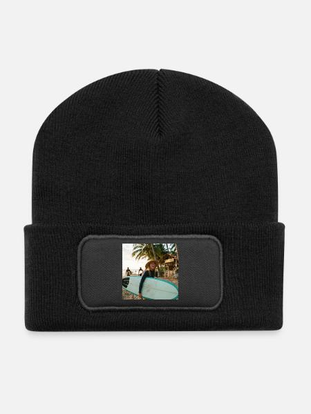 Beach surfer with surfboard - Recycled Patch Beanie - black