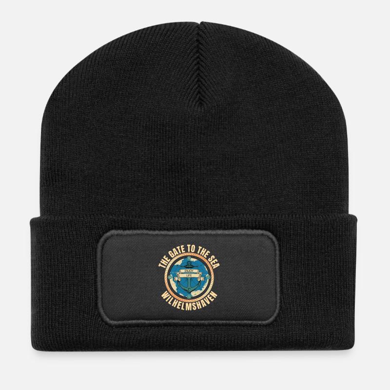 The Gate to the Sea - Wilhelmshaven - Recycelte Patch Beanie - Schwarz