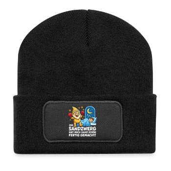 Der Sandzwerg schlägt zu ! - Recycelte Patch Beanie - Schwarz - Vorne