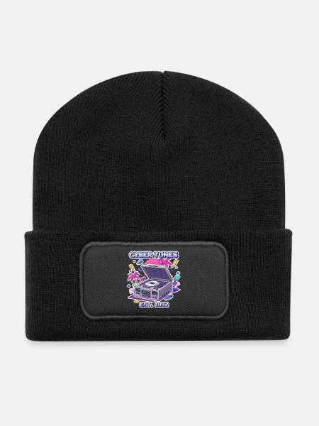 Cyber Tunes 1992 – Retro CD Player Design - Recycelte Patch Beanie - Schwarz