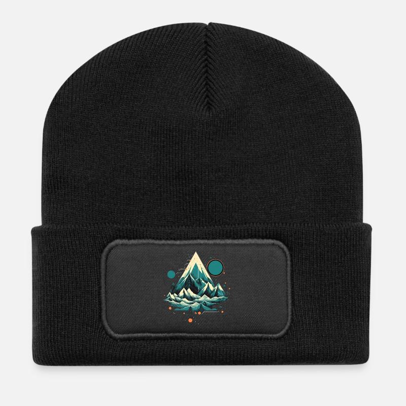 Faszinierende Berglandschaft mit Polarlichtern - Recycelte Patch Beanie - Schwarz