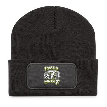 67 Cadeau d’anniversaire de Six Sept Football Boy - Beanie recyclé à patch - charbon - Devant