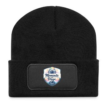 Momente statt Dinge Shirt - Recycelte Patch Beanie - Schwarz - Vorne
