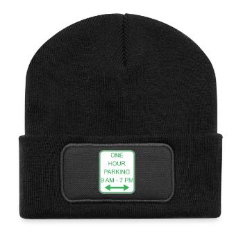 Verkehrsschild 1 Stunde Parken - Recycelte Patch Beanie - Schwarz - Vorne