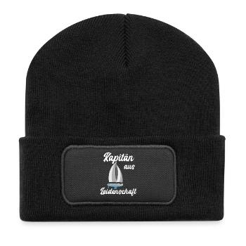 Kapitän aus Leidenschaft Segelromantik - Recycelte Patch Beanie - Schwarz - Vorne