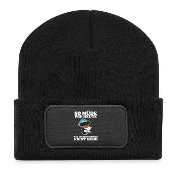 Müde Spruch lustig Schlafen Ausschlafen Faul - Recycelte Patch Beanie - Schwarz - Vorne