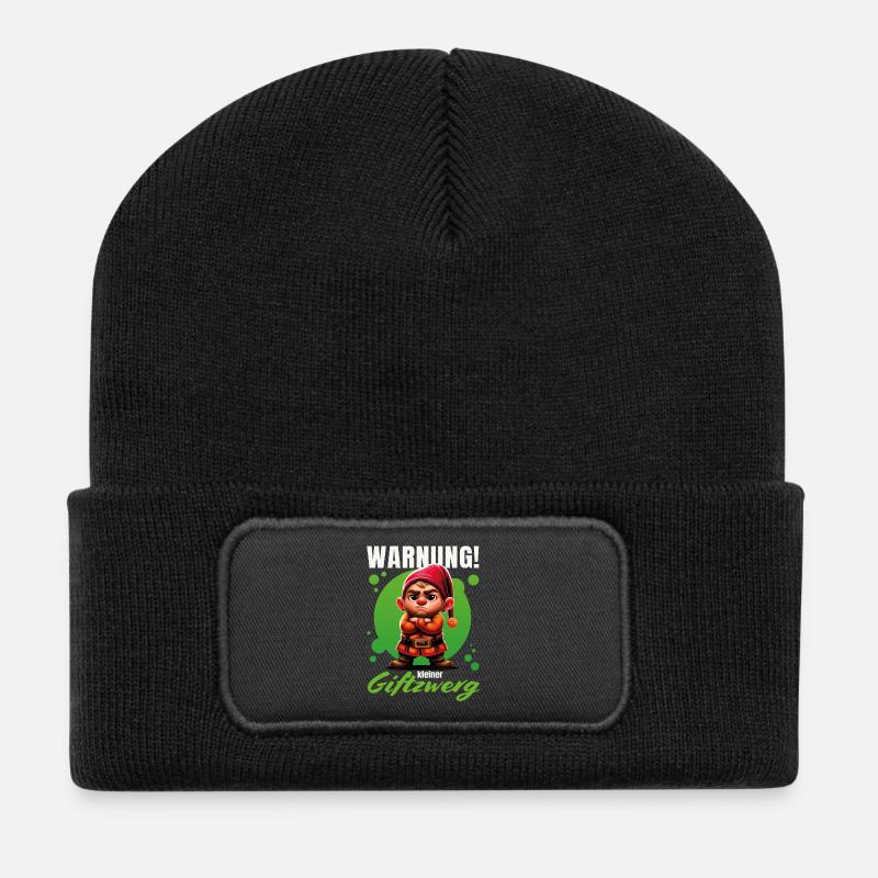 Warnung! Kleiner Giftzwerg – Grummeliger Zwerg - Recycelte Patch Beanie - Schwarz