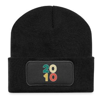 2010 - Jahrgang 2010 - Baujahr 2010 - Recycelte Patch Beanie - Schwarz - Vorne