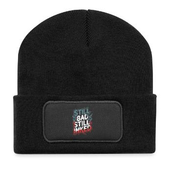 Des personnes âgées tatouées vieillissant fièrement, - Beanie recyclé à patch - noir - Devant