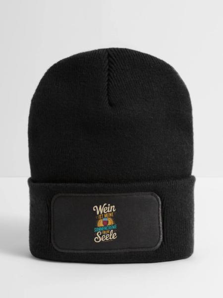 Wein als Sonnencreme der Seele - Recycelte Patch Beanie - Schwarz - Vorne