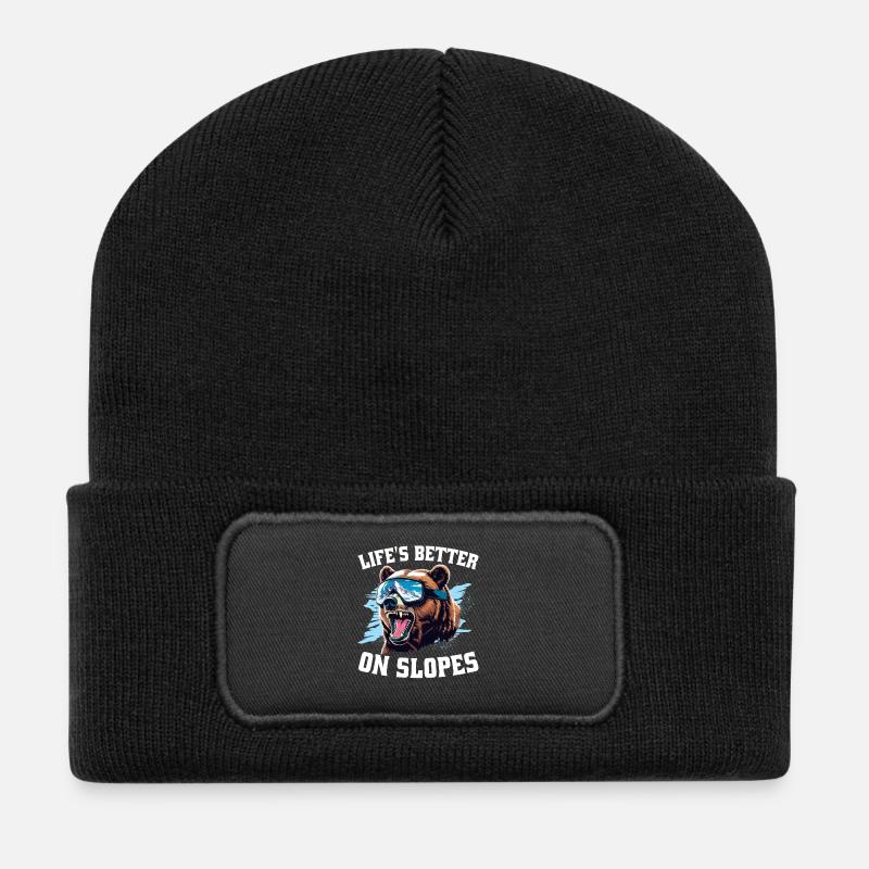 Ski Skifahrer Wintersport Life's better on slopes - Recycelte Patch Beanie - Schwarz