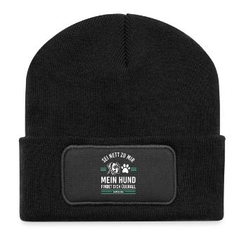 Sei nett zu mir mein Hund findet dich überall - Recycelte Patch Beanie - Schwarz - Vorne