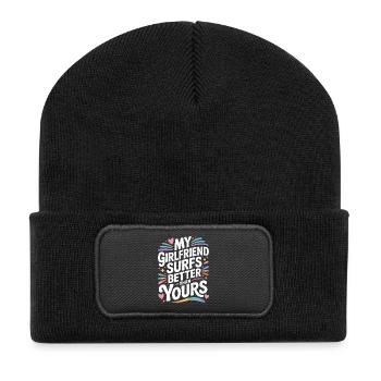 Surfen My Girlfriend Surfs Better Than Yours Surf - Recycelte Patch Beanie - Schwarz - Vorne