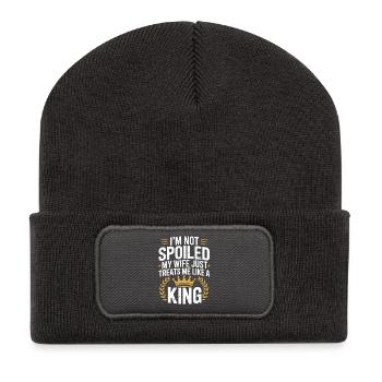 Nicht verwöhnt, meine Frau behandelt wie ein König - Recycelte Patch Beanie - Dunkelgrau - Vorne