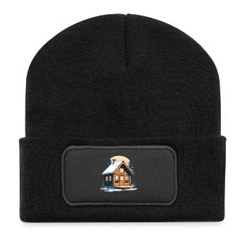 Winterliches Holzhäuschen im Schnee - Recycelte Patch Beanie - Schwarz - Vorne