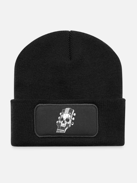 Totenkopf auf Gitarrenkopfplatte - Recycelte Patch Beanie - Schwarz