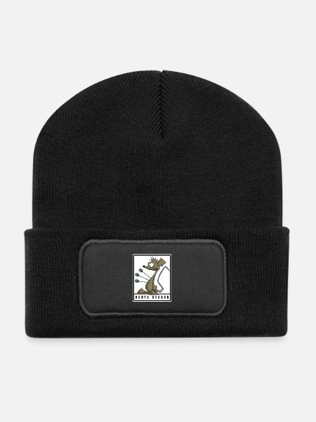 Lustiges DARTS SEASON Comic Motiv - Recycelte Patch Beanie - Schwarz