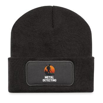 Silhouette d’aventure de chasse au trésor Détection de métaux - Beanie recyclé à patch - charbon - Devant
