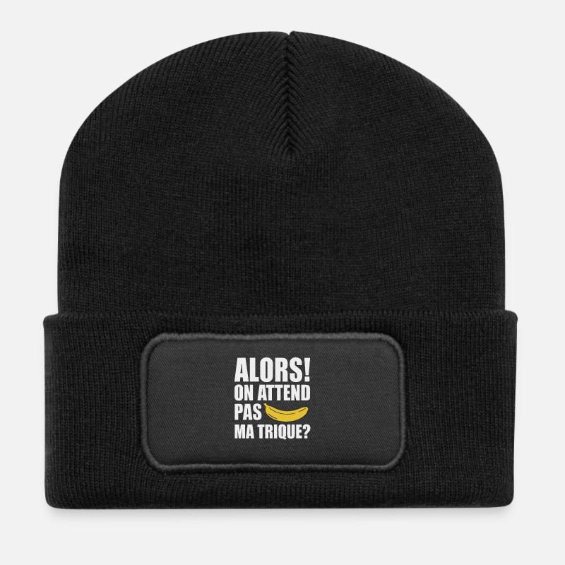 Damit wir nicht auf meinen provokanten Humor warten - Recycelte Patch Beanie - Schwarz