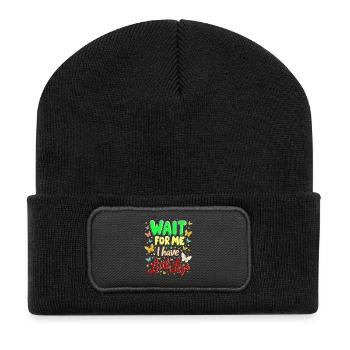 Attends-moi, j’ai de petites jambes en disant - Beanie recyclé à patch - noir - Devant