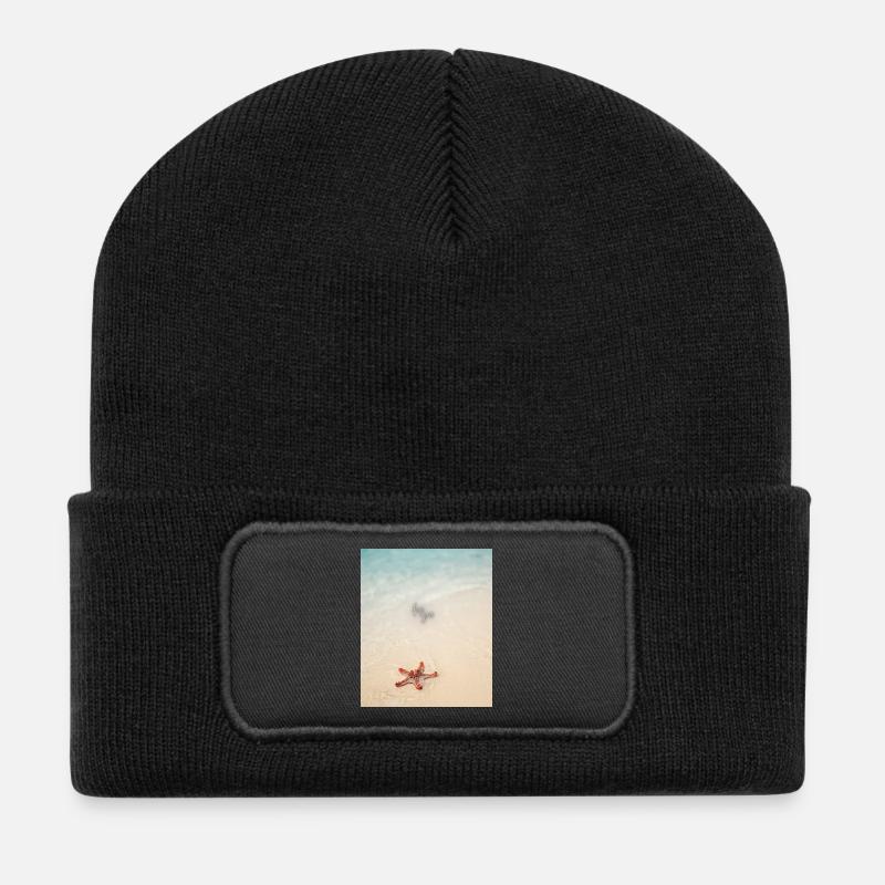 Love on the beach and starfish - Recycled Patch Beanie - black