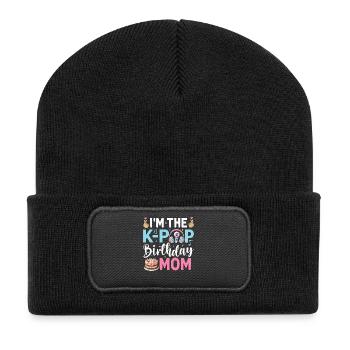 I'm The K-Pop Birthday Mom - Recycelte Patch Beanie - Schwarz - Vorne