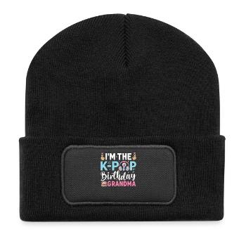 I'm The K-Pop Birthday Grandma - Recycelte Patch Beanie - Schwarz - Vorne