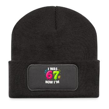 Idée cadeau humoristique de mème pour les enfants de 67 ans - Beanie recyclé à patch - charbon - Devant