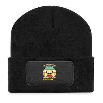 Levelaufstieg Retro-Controller Design - Recycelte Patch Beanie - Schwarz - Vorne