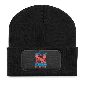 Musical Theatre Annoy Me & You Act In Dark Design - Recycelte Patch Beanie - Schwarz - Vorne