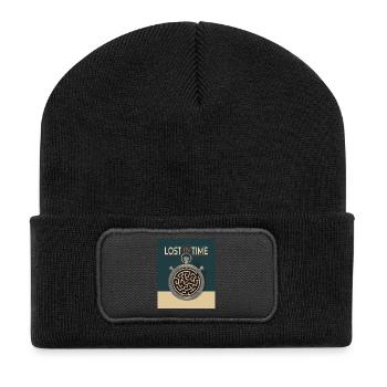 Lost in Time – Zeit im Labyrinth - Recycelte Patch Beanie - Schwarz - Vorne
