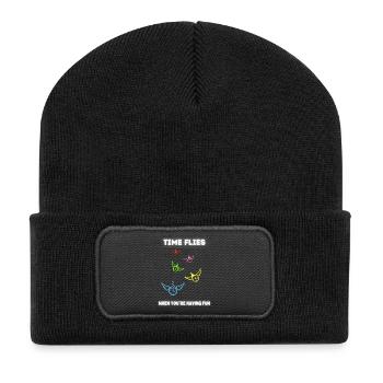 Die Zeit vergeht wie im Flug, wenn man Spaß hat. - Recycelte Patch Beanie - Schwarz - Vorne