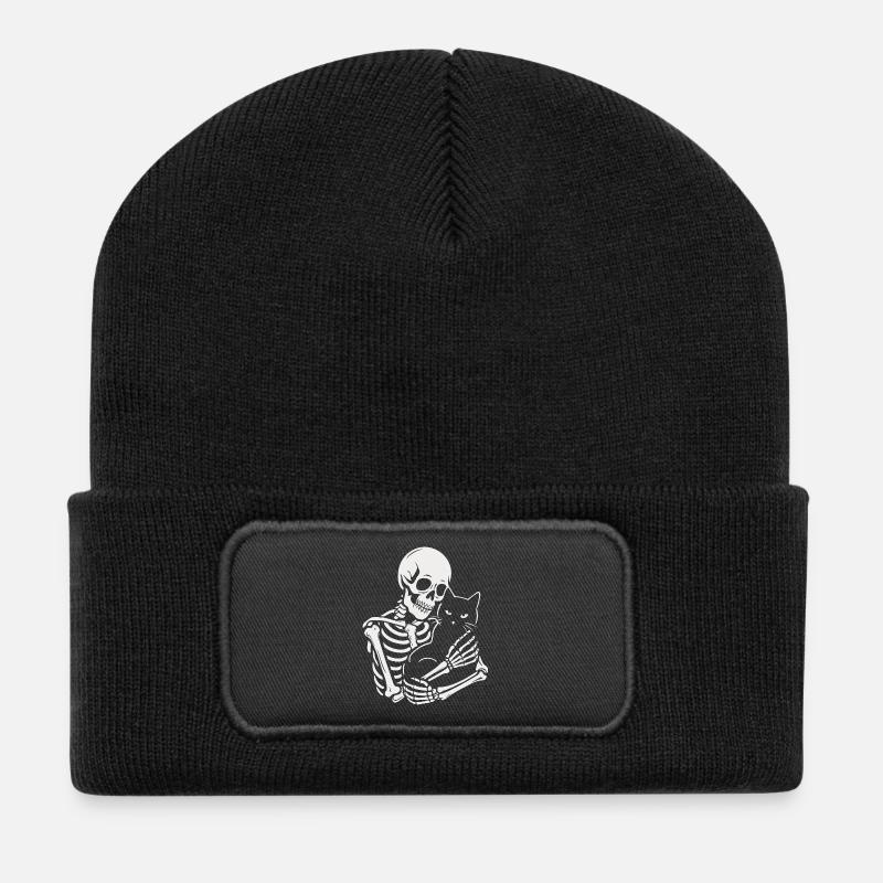 Skelett streichelt schwarze Katze - Recycelte Patch Beanie - Schwarz