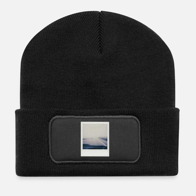 Neblige Autobahn - Recycelte Patch Beanie - Schwarz