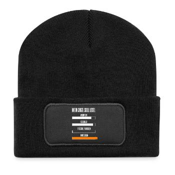 Mein Angel Skill Level Lustiges Angler Motiv mit - Recycelte Patch Beanie - Schwarz - Vorne
