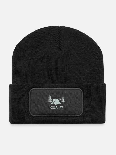 Die Natur ist der Ort, an dem ich mich wohlfühle - Camping Pixel Art - Recycelte Patch Beanie - Schwarz