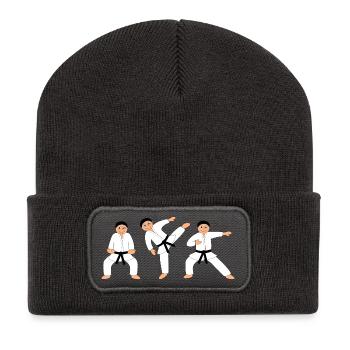 Karatekämpfer – lustiges Kampfsport-Motiv - Recycelte Patch Beanie - Dunkelgrau - Vorne