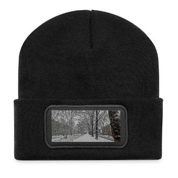 Avenue d’hiver sous la neige - Beanie recyclé à patch - noir - Devant