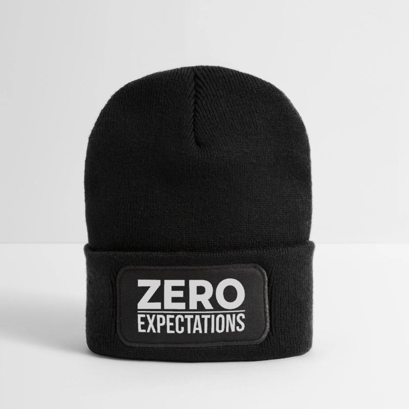 Zero Expectations – Minimal Statement Recycelte Patch Beanie