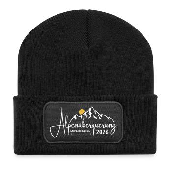 Alpenüberquerung 2026 Garmisch Gardasee Wandern - Recycelte Patch Beanie - Schwarz - Vorne