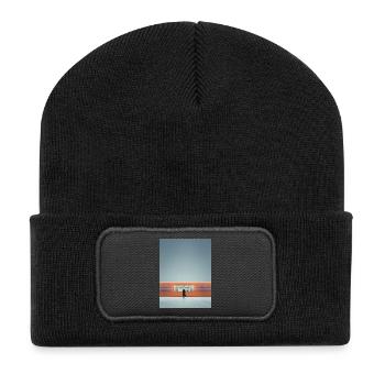 Minimalistischer U-Bahn-Moment - Recycelte Patch Beanie - Schwarz - Vorne