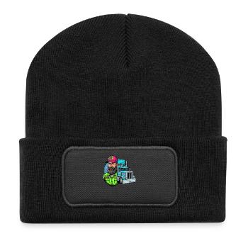 Harte Straße, cooler Typ: Dein Trucker Design! - Recycelte Patch Beanie - Schwarz - Vorne