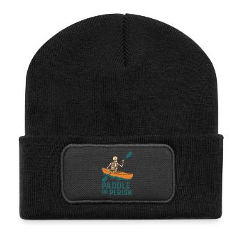 Paddel dich ins Jenseits – Skelett im Kajak - Recycelte Patch Beanie - Schwarz - Vorne