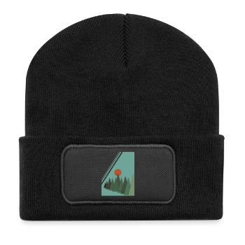 Abstrakte Berglandschaft mit roter Sonne - Recycelte Patch Beanie - Schwarz - Vorne