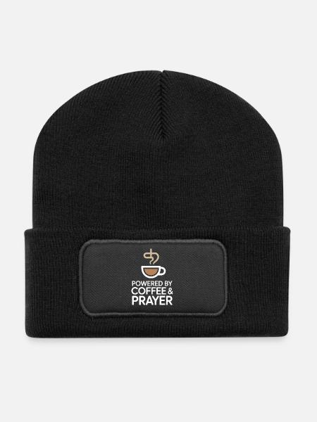 Powered By Coffee And Prayer Kaffeeliebe Glaube - Recycelte Patch Beanie - Schwarz