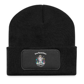Astronautenkatze über Sternenwelt - Recycelte Patch Beanie - Schwarz - Vorne
