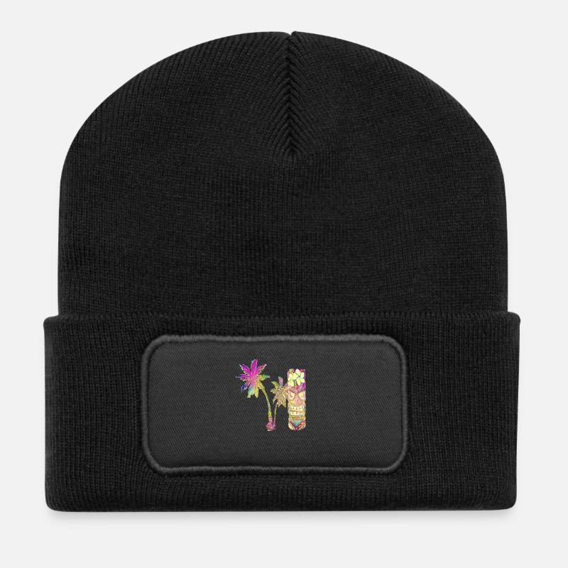 Lustige Tiki Statue am Strand - Recycelte Patch Beanie - Schwarz